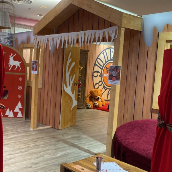 La maison du  Père Noël au centre commercial Aushopping Faches-Thumesnil !